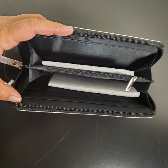 Claire's wrist wallet - Picture 3 of 3